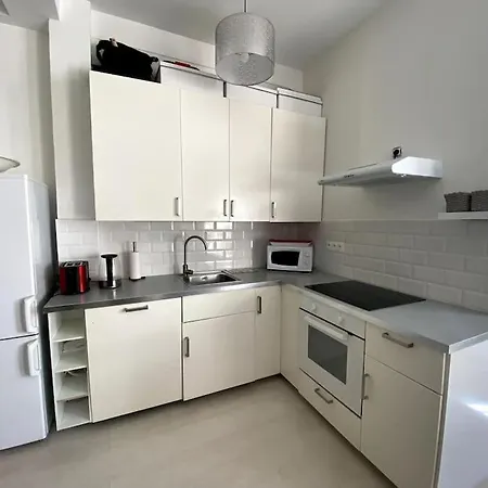 Apartment Moderne, Terrasse Et Climatise